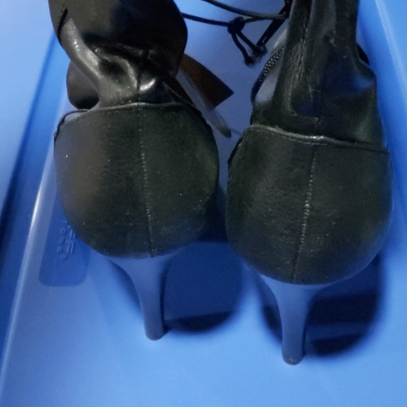 Women's Knee High Boots - Picture 4 of 11